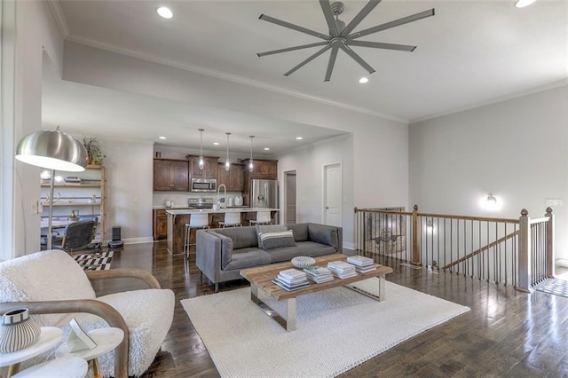 1644 Woodland Shores Cir, Lees Summit, MO 64086 - living area featuring a ceiling fan, baseboards, recessed lighting, dark wood-style flooring, and crown molding