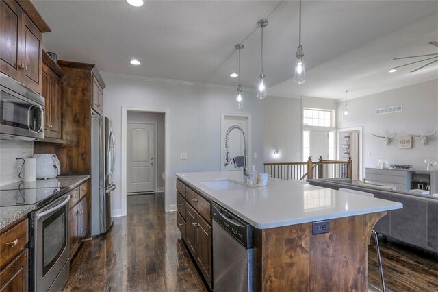 1644 Woodland Shores Cir, Lees Summit, MO 64086 - kitchen featuring stainless steel appliances, crown molding, a sink, dark wood-type flooring, and a kitchen island with sink