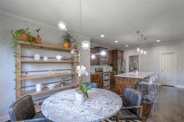 1644 Woodland Shores Cir, Lees Summit, MO 64086 - dining space featuring ornamental molding, dark wood-style floors, recessed lighting, and baseboards