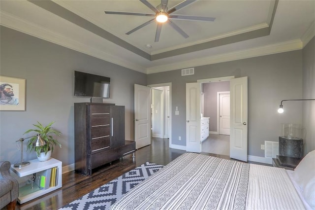 1644 Woodland Shores Cir, Lees Summit, MO 64086 - bedroom featuring a tray ceiling, wood finished floors, baseboards, crown molding, and ceiling fan