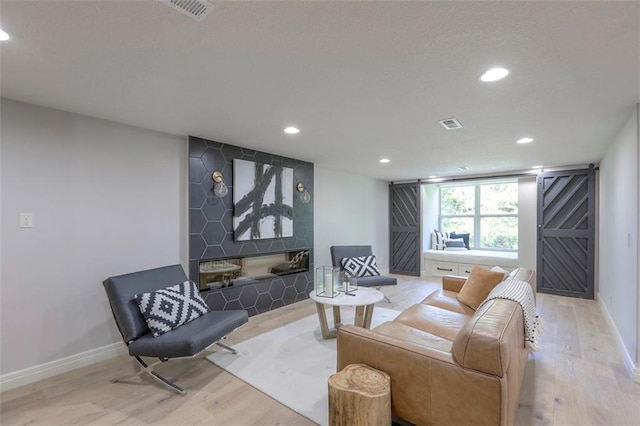 1644 Woodland Shores Cir, Lees Summit, MO 64086 - living room with light wood-style flooring, recessed lighting, and baseboards