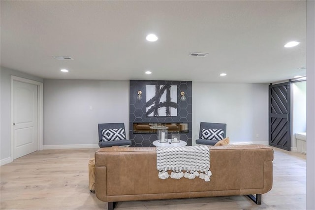 1644 Woodland Shores Cir, Lees Summit, MO 64086 - living area featuring light wood-style floors, recessed lighting, and baseboards