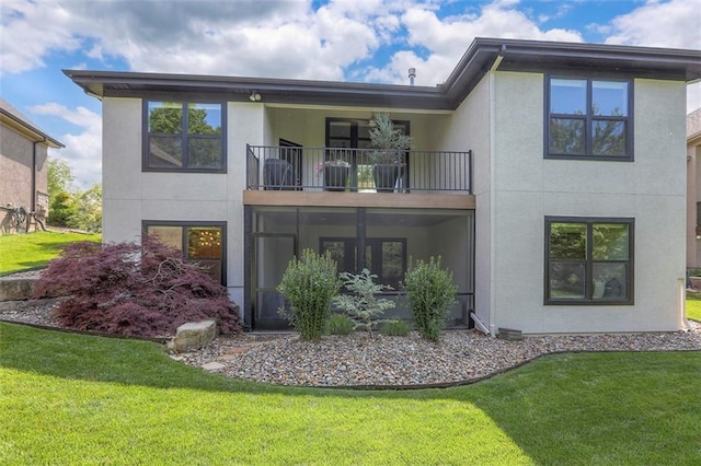 1644 Woodland Shores Cir, Lees Summit, MO 64086 - rear view of property featuring a balcony, stucco siding, and a yard