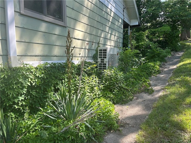 5365 Saratoga Dr, Mclouth, KS 66054 - exterior view