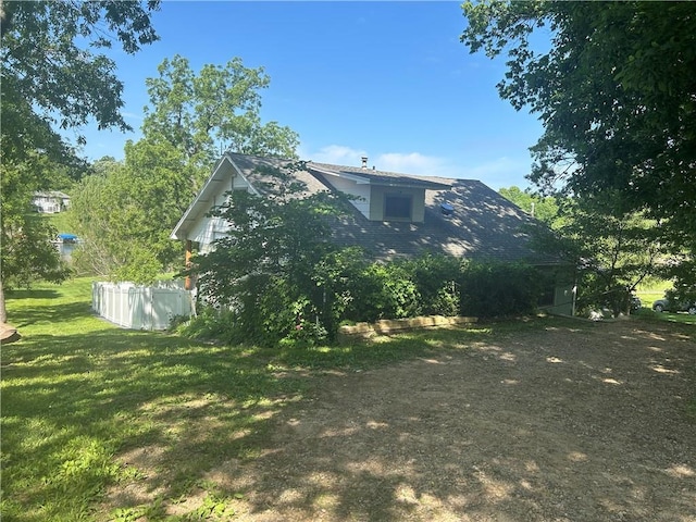 5365 Saratoga Dr, Mclouth, KS 66054 - view of side of home