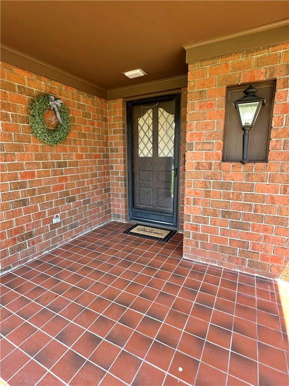 917 Country Club Dr, Butler, MO 64730 - property entrance featuring brick siding
