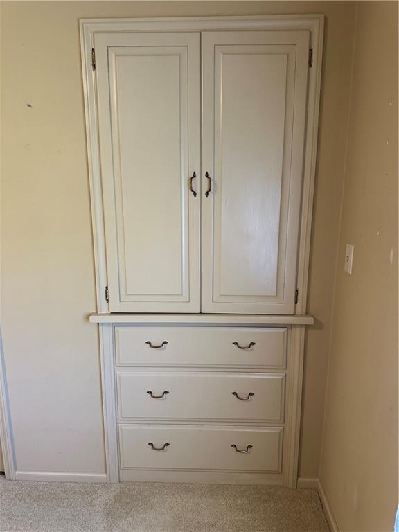 917 Country Club Dr, Butler, MO 64730 - detailed view of carpet and baseboards