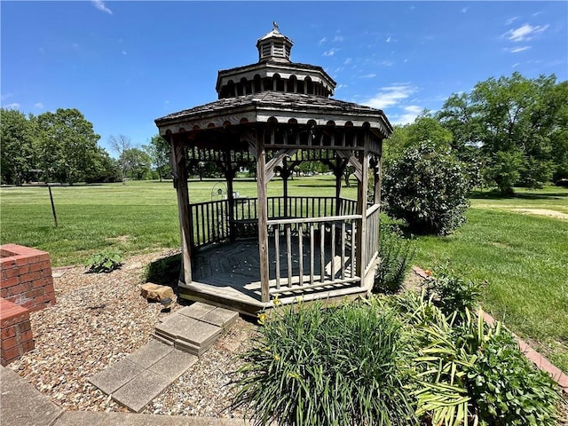 917 Country Club Dr, Butler, MO 64730 - surrounding community with a gazebo and a lawn