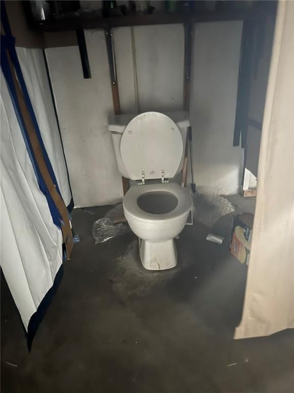 8724 N Jefferson St, Kansas City, MO 64155 - bathroom featuring concrete flooring and toilet