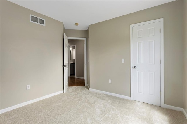 3208 Arbor Lake Dr, Saint Joseph, MO 64506 - unfurnished bedroom featuring light carpet and baseboards