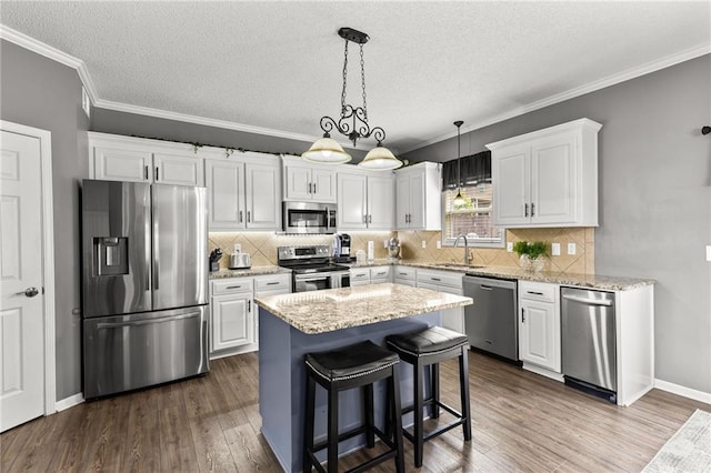 9820 N Donnelly Ave, Kansas City, MO 64157 - kitchen with appliances with stainless steel finishes, a sink, white cabinets, dark wood finished floors, and a textured ceiling