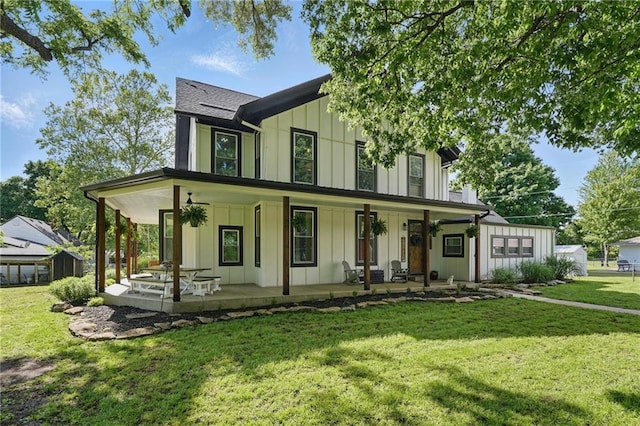 906 E Piankishaw St, Paola, KS 66071 - modern farmhouse style home with board and batten siding, a porch, and a front lawn