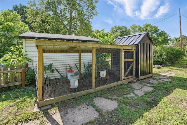 906 E Piankishaw St, Paola, KS 66071 - view of poultry coop