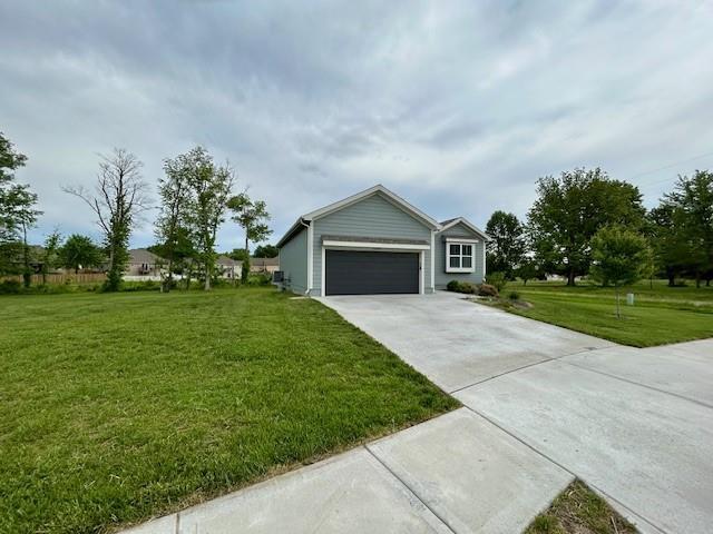 10204 Siena Dr, Peculiar, MO 64078 - ranch-style home featuring concrete driveway, a front lawn, and a garage