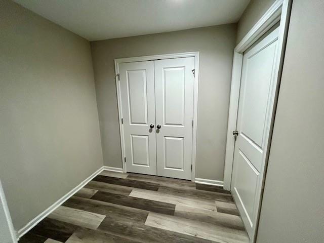 10204 Siena Dr, Peculiar, MO 64078 - unfurnished bedroom featuring dark wood-type flooring, baseboards, and a closet
