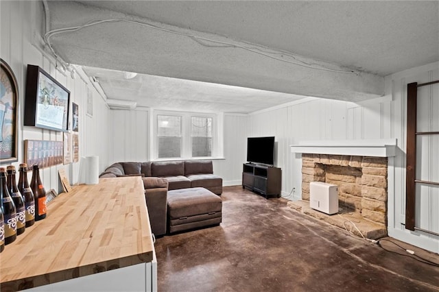 611 E 64th Ter, Kansas City, MO 64131 - living room featuring finished concrete flooring and a textured ceiling