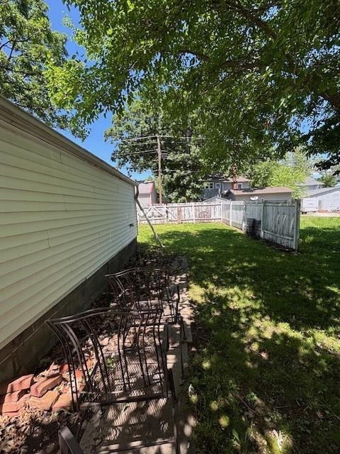 217 5th St, Burlington, KS 66839 - view of yard