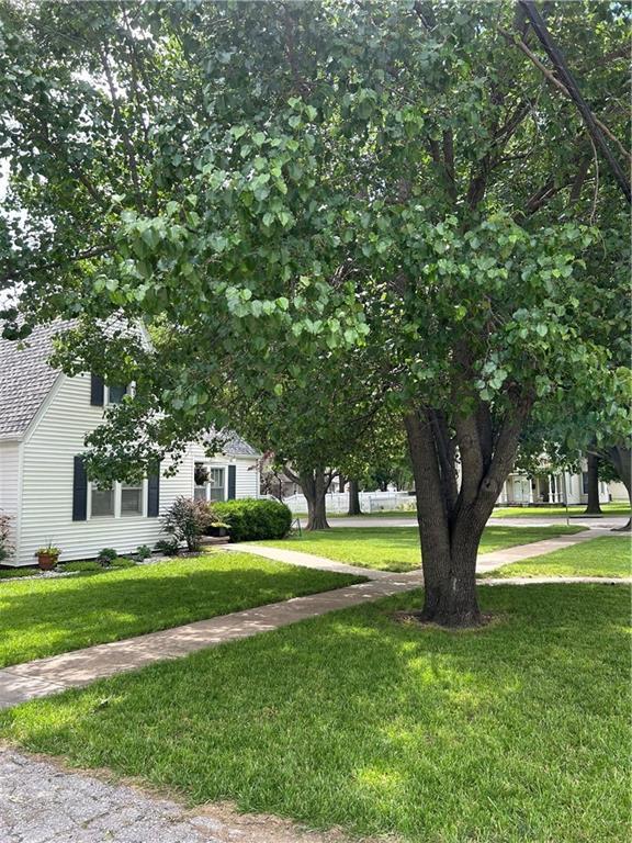 217 S 5th St, Burlington, KS 66839 - view of front facade with a front yard and roof with shingles