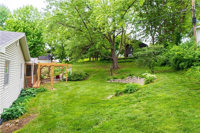 2002 N 29th St, Saint Joseph, MO 64506 - view of grassy yard with a pergola and a patio area