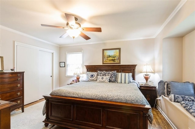 9613 Dearborn St, Overland Park, KS 66207 - bedroom featuring wood finished floors, crown molding, a closet, and a ceiling fan