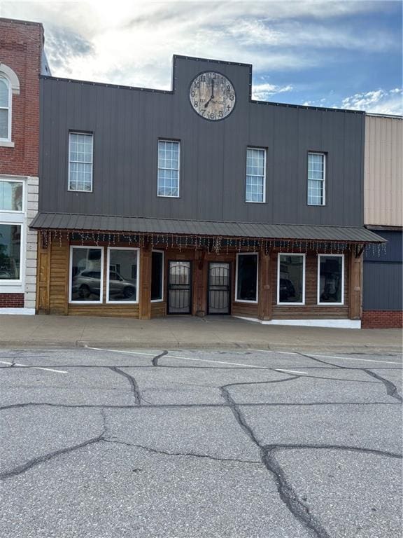 115 N 3rd St, Burlington, KS 66839 - view of building exterior