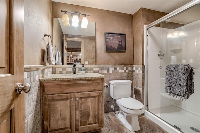 5204 W 166th St, Overland Park, KS 66085 - full bath featuring tile walls, toilet, vanity, and a stall shower