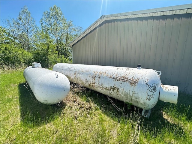 17795 K Hwy, Saint Joseph, MO 64505 - exterior view of gas tank