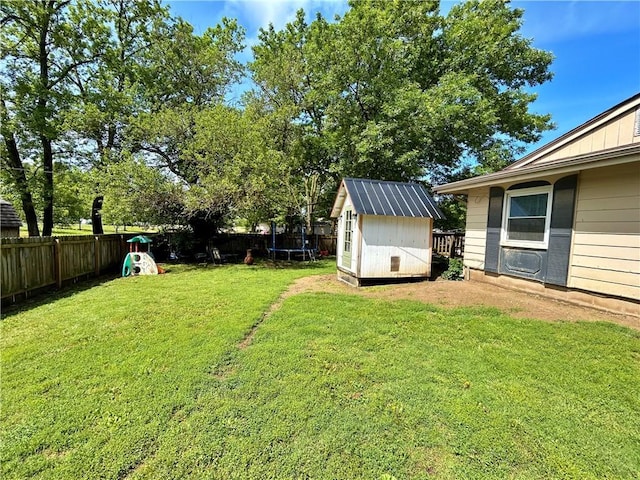400 S 7th St, Arma, KS 66712 - view of yard with a trampoline