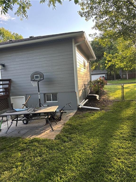 1015 S Elm St, Ottawa, KS 66067 - rear view of property with a patio area and a gate