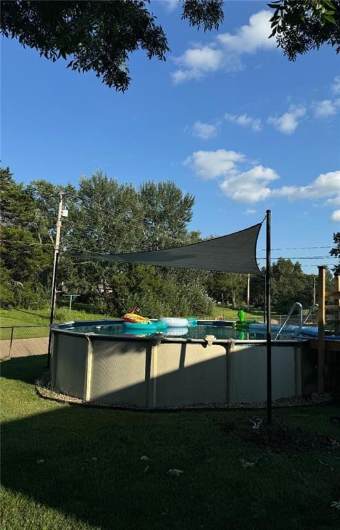 1015 S Elm St, Ottawa, KS 66067 - surrounding community featuring a yard and a swimming pool