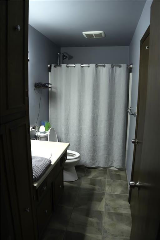 1015 S Elm St, Ottawa, KS 66067 - bathroom featuring vanity, toilet, and a shower with shower curtain