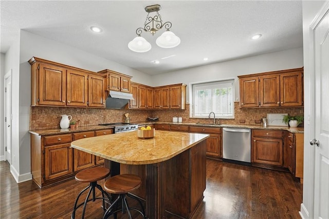 7407 W 145th Ter, Overland Park, KS 66223 - kitchen with appliances with stainless steel finishes, a sink, dark wood finished floors, brown cabinets, and recessed lighting
