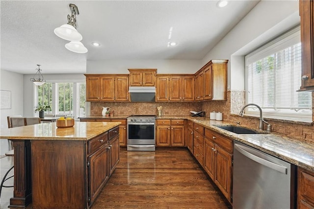7407 W 145th Ter, Overland Park, KS 66223 - kitchen featuring stainless steel appliances, a sink, healthy amount of natural light, light stone counters, and recessed lighting