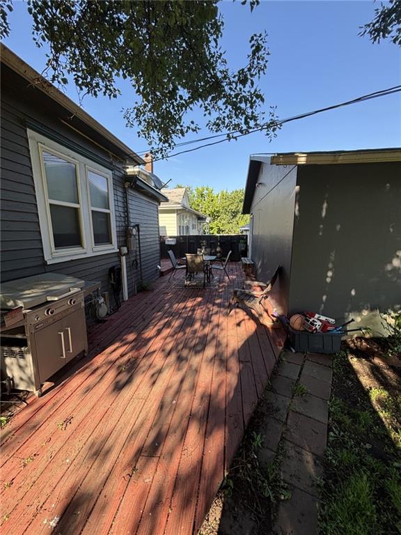 611 W Main St, Chanute, KS 66720 - deck with outdoor dining space