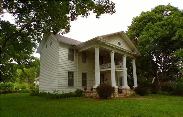 508 E Lexington St, Richmond, MO 64085 - neoclassical home featuring a balcony, a front yard, and a porch
