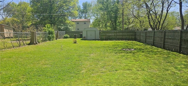 1003 W 3rd St, Pittsburg, KS 66762 - view of yard