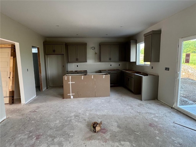 838 Reed Dr, Raymore, MO 64083 - photo 2