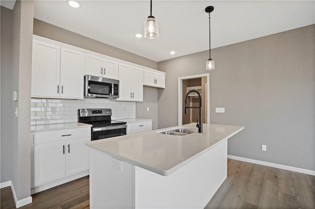 12513 S White Ash Ln, Lees Summit, MO 64086 - kitchen with appliances with stainless steel finishes, a sink, dark wood finished floors, a kitchen island with sink, and recessed lighting
