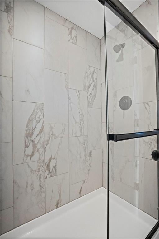 12513 S White Ash Ln, Lees Summit, MO 64086 - bathroom with tiled shower