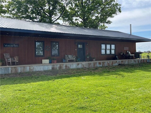 25332 E 250th Ave, Ridgeway, MO 64481 - view of front of home featuring a front lawn and metal roof
