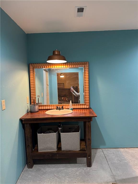 25332 E 250th Ave, Ridgeway, MO 64481 - bathroom featuring unfinished concrete flooring and vanity