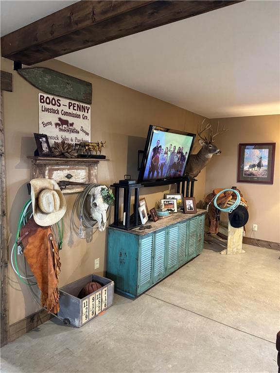 25332 E 250th Ave, Ridgeway, MO 64481 - living room featuring concrete flooring and baseboards