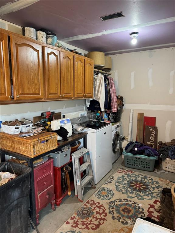 25332 E 250th Ave, Ridgeway, MO 64481 - washroom featuring washer and clothes dryer and cabinet space