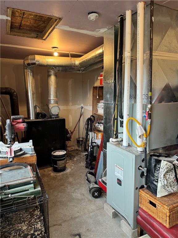 25332 E 250th Ave, Ridgeway, MO 64481 - utilities with heating unit