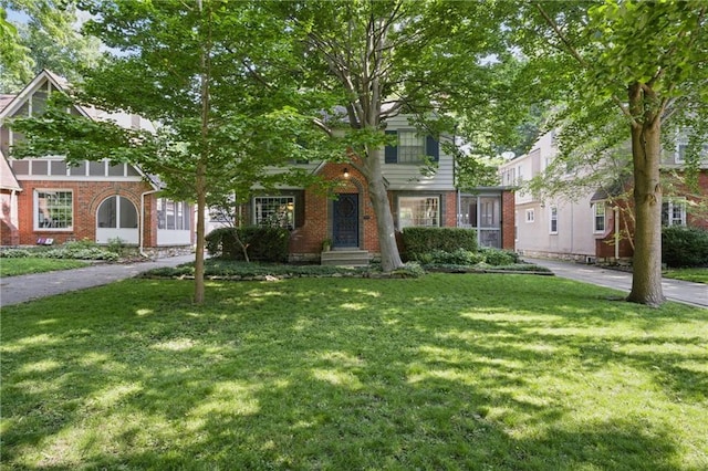440 E 74th Ter, Kansas City, MO 64131 - view of front of house featuring brick siding and a front yard