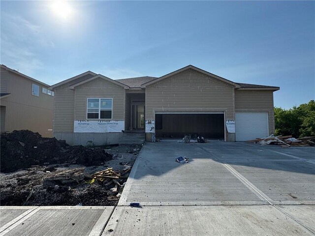 901 Reed Dr, Raymore, MO 64083 - photo 1