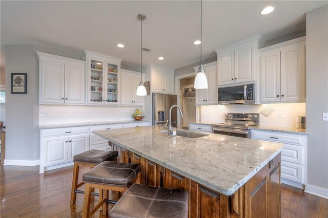 17304 S Schweiger Dr, Olathe, KS 66062 - kitchen with stainless steel appliances, a sink, baseboards, recessed lighting, and dark wood finished floors
