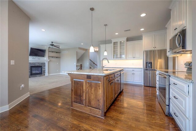 17304 S Schweiger Dr, Olathe, KS 66062 - kitchen with appliances with stainless steel finishes, ceiling fan, white cabinets, open floor plan, and recessed lighting
