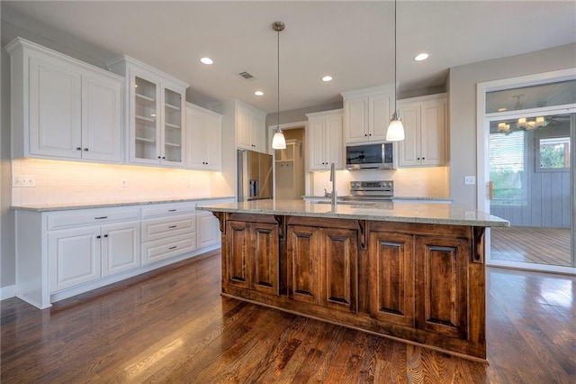 17304 S Schweiger Dr, Olathe, KS 66062 - kitchen featuring stainless steel appliances, dark wood finished floors, tasteful backsplash, white cabinets, and recessed lighting