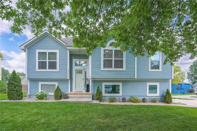 23600 W 59th St, Shawnee, KS 66226 - bi-level home with a front yard